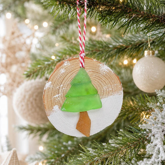 Sea Glass Tree Ornament on Wood Slice – Handmade Coastal Christmas Decor – Natural Driftwood Holiday Gift – Beach-Inspired Keepsake